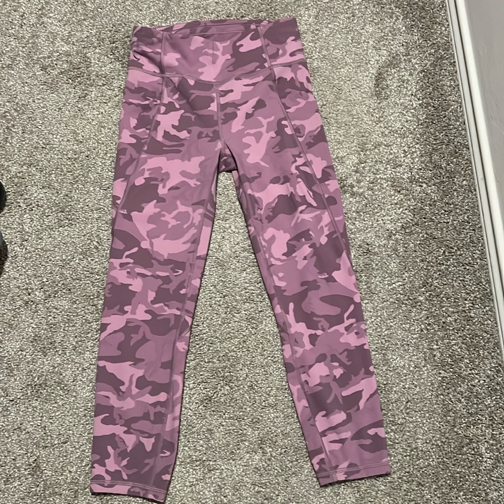 Pink Camo Lululemon running crops with pockets